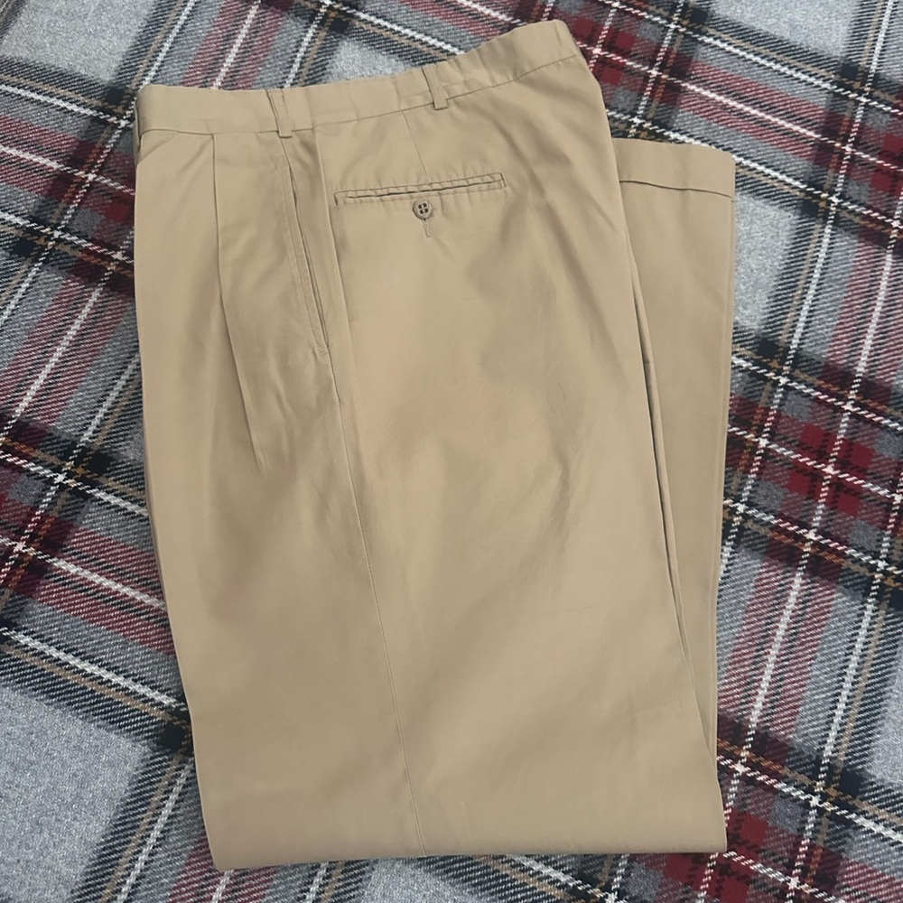 BRITISH KHAKI Men’s Vintage British Tan Cotton Poplin Pleated Pants - Size 35/31